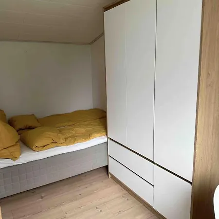 Bright With Free Parking And Access To Garden *
